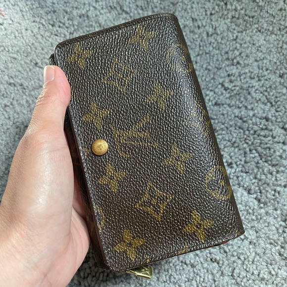 LV Wallet - Picture 3 of 16
